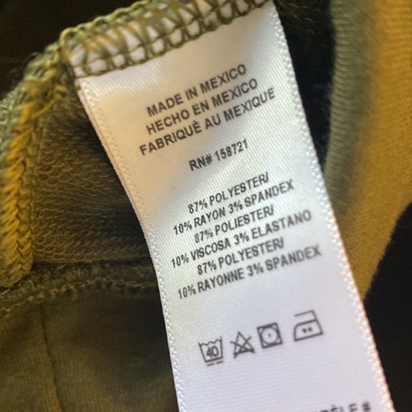 Rebel Wilson💐Cold Shoulder Green Long Sleeve Top.NWT. Size 1X Great Gift🛍 - Picture 4 of 6